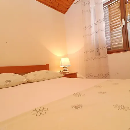 Apartmán Peselj-one Bedroom With Balcony And Sea View 2 *