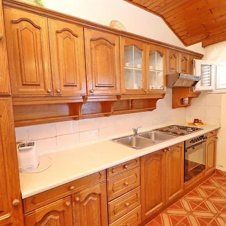 Apartmán Peselj-one Bedroom With Balcony And Sea View 2 *