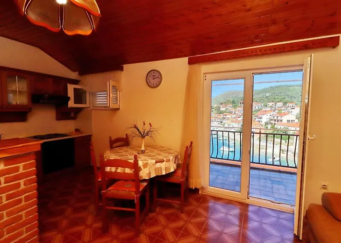 شقة Peselj-one Bedroom With Balcony And Sea View 2 *